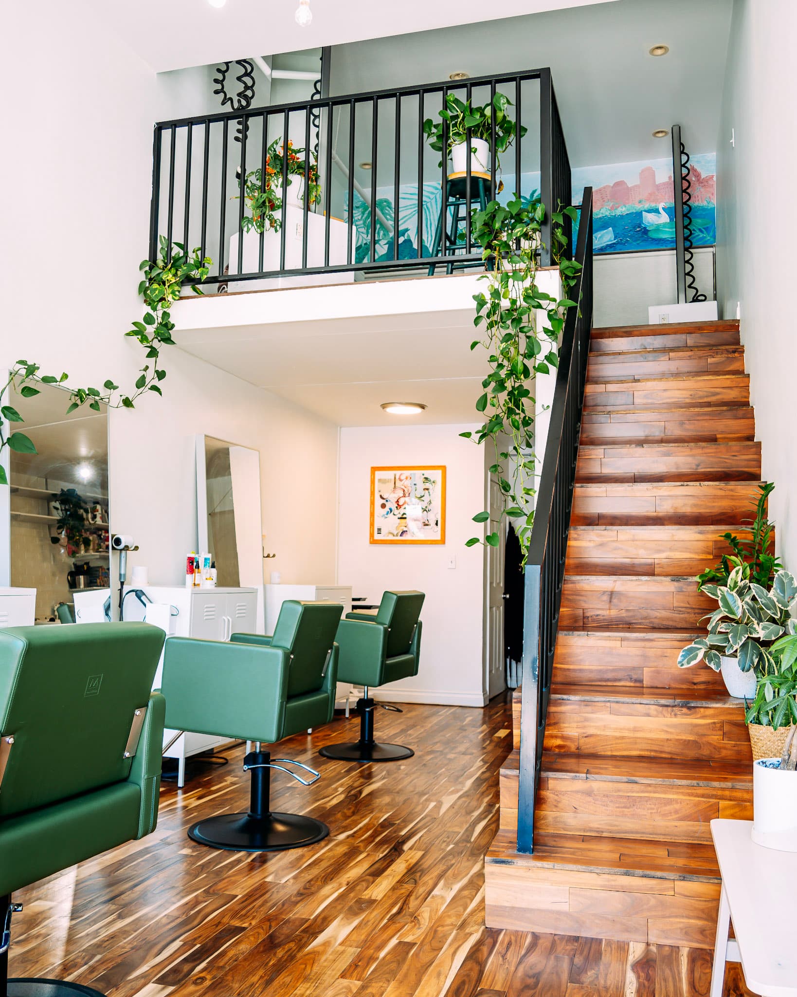 Chair for rent in sunny echo park hair salon!
